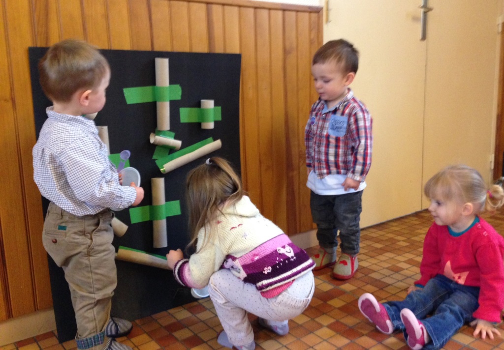 Jeu fabriqué par Anne R, ca réfléchi !